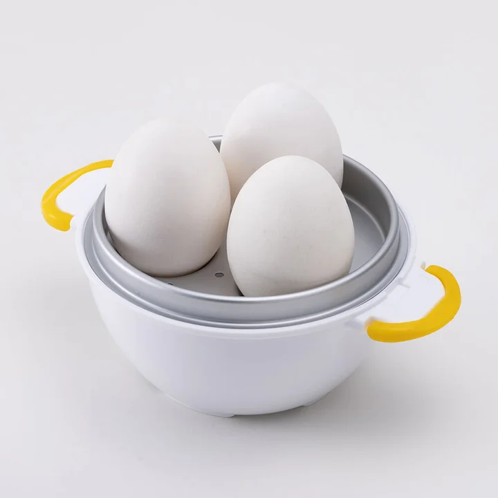 貝印 レンジでゆでたまご。受け皿にたまごが3個のっている