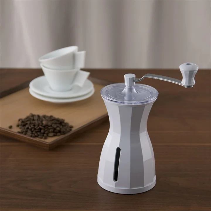 The Coffee Mill スノーホワイト 白い本体とコーヒー豆