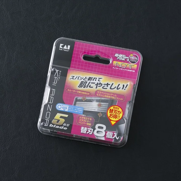KAI RAZOR 5枚刃 替刃8個入のピンクのパッケージ