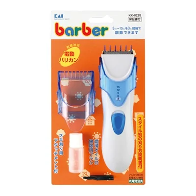 貝印 barber 電動バリカン 電池式のパッケージ 青と白の本体とスキ切り用アタッチメント