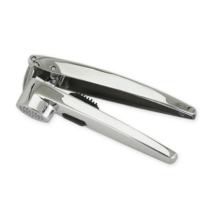 にんにく絞りのクロムメッキのハンドルと絞り穴
