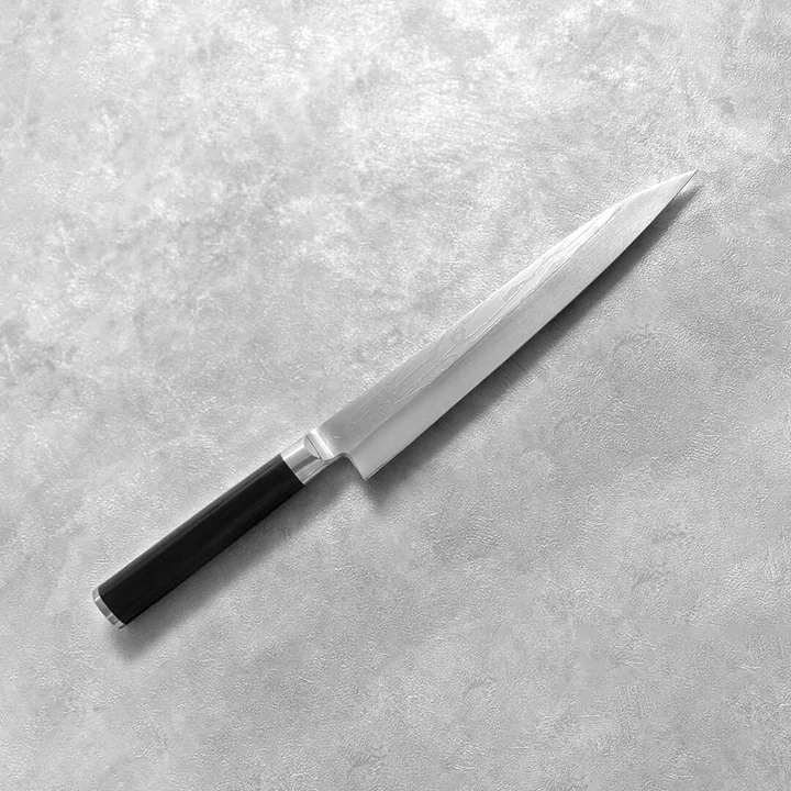 旬ProSho 柳刃 210mm の細長い刃と黒い八角ハンドル
