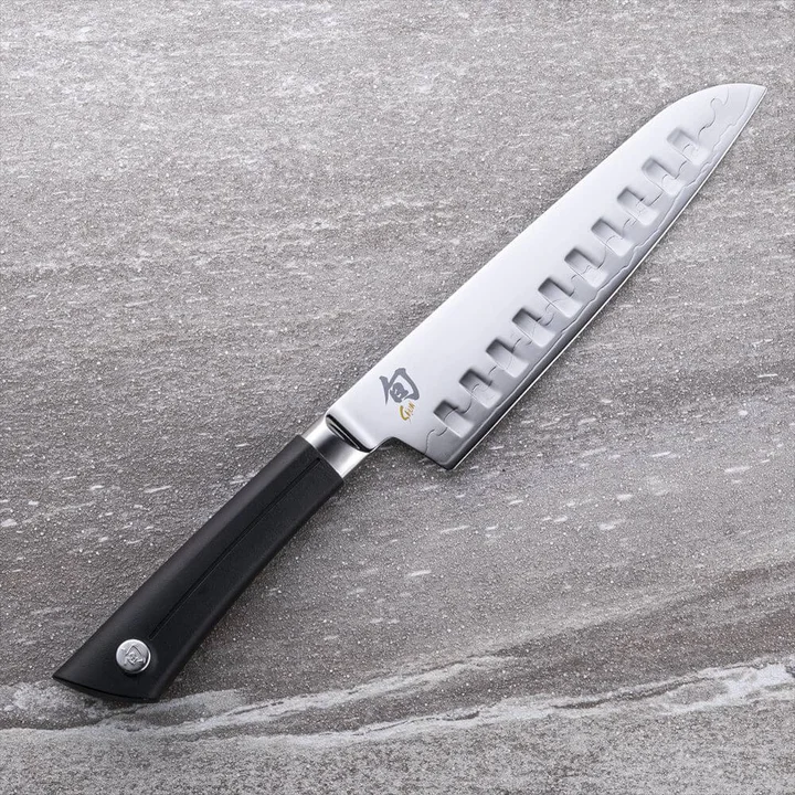 旬Sora 三徳D 175mm のディンプル入りの刃と黒いポリプロピレンハンドル