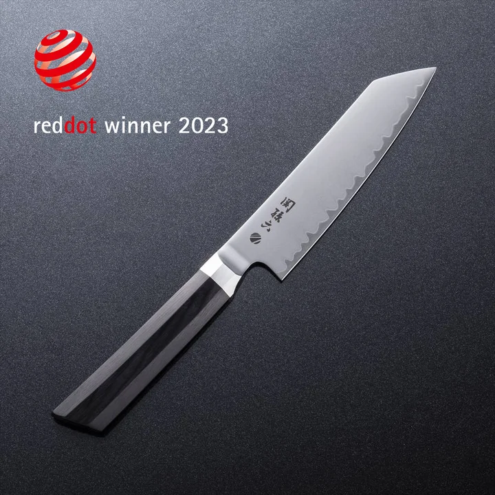 関孫六 ほのか 三徳の全体像（黒い柄、reddot winner 2023のロゴ入り）