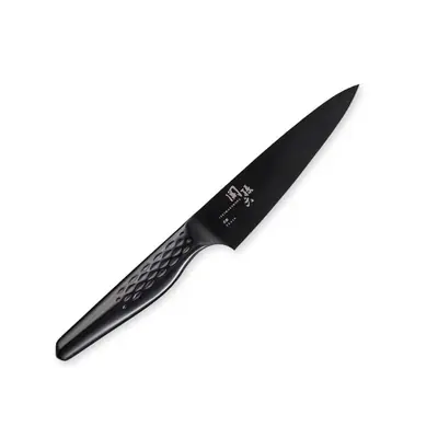 関孫六 匠創 - 漆黒 ペティ 120mm の全体。刃も柄も黒く、柄にはうろこ状のくぼみが並んでいる