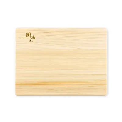 関孫六 軽量桧まな板 300×220 を真上から見た全体。左上に関孫六の焼印ロゴ