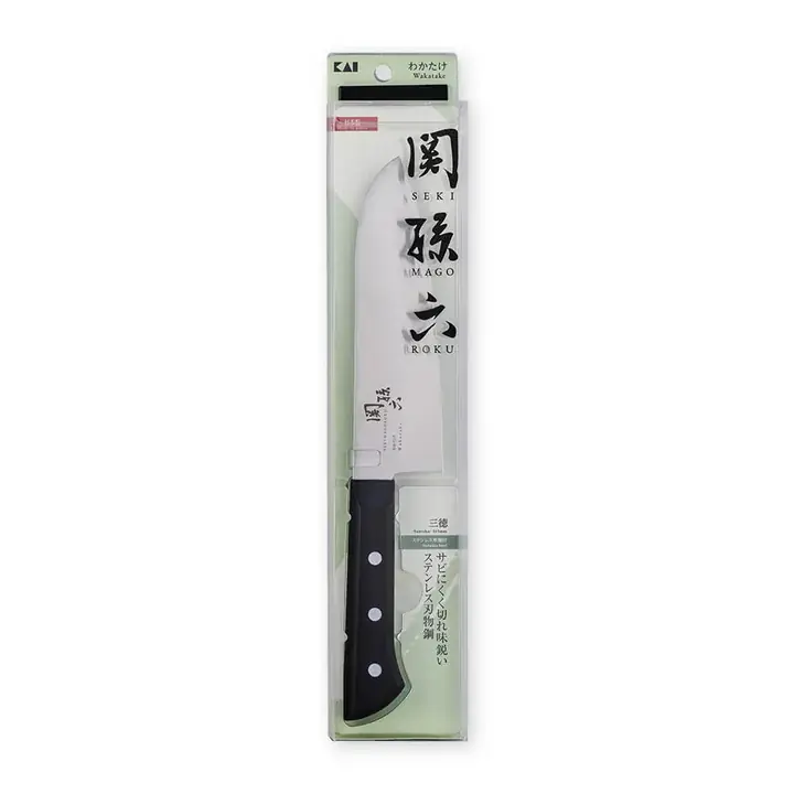 関孫六 わかたけ 三徳 165mm のパッケージ。若草色の台紙に「サビにくく切れ味鋭い ステンレス刃物鋼」と書かれている